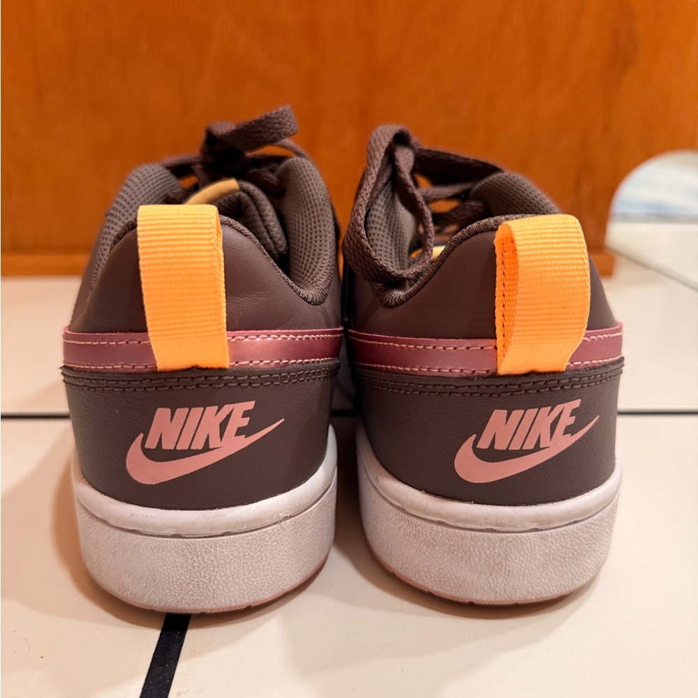 NIKE Big Girls Court Borough Low 2 Casual Sneakers 6 y or Women’s 8 - Picture 7 of 13
